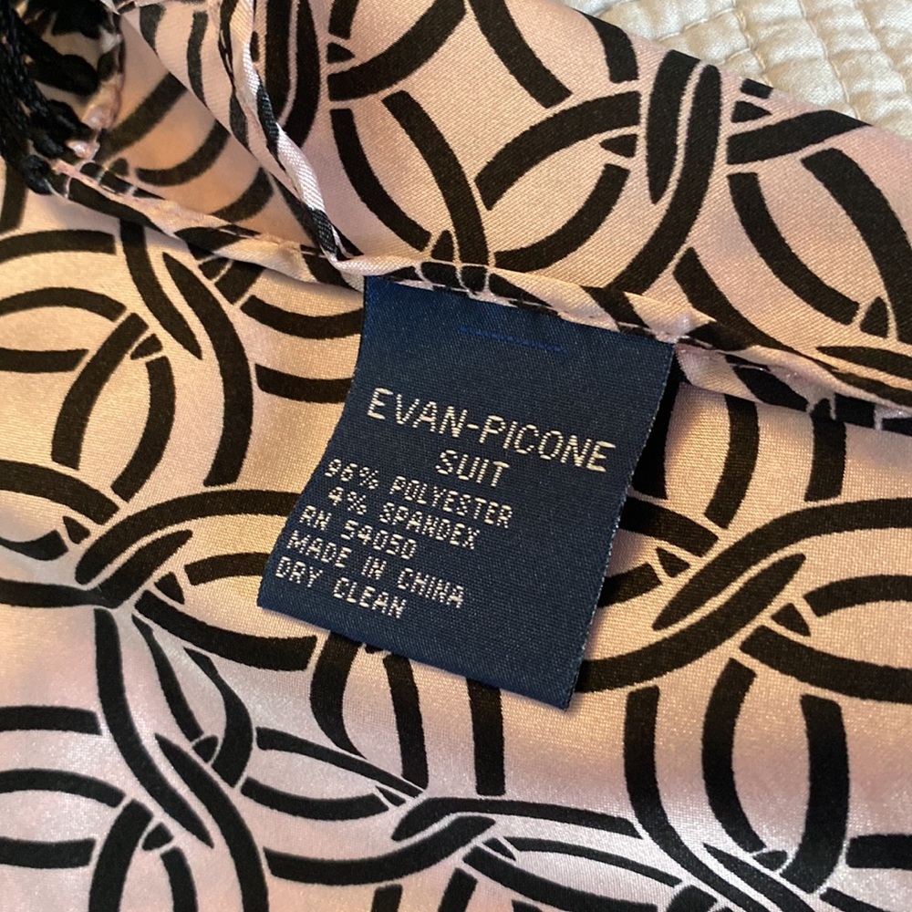 Evan Picone Suit scarf with fringe
